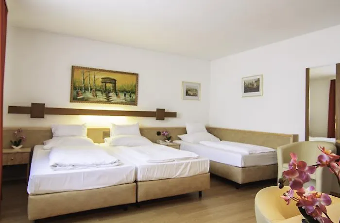 Lenas Hotel 3*