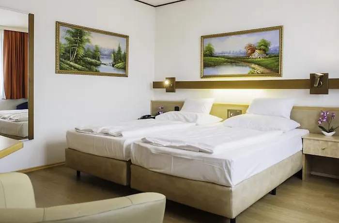 Lenas Hotel 3*