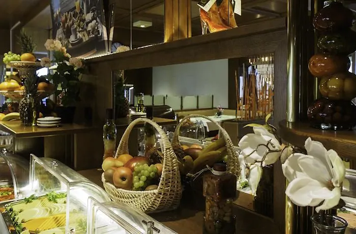 Lenas Hotel 3*