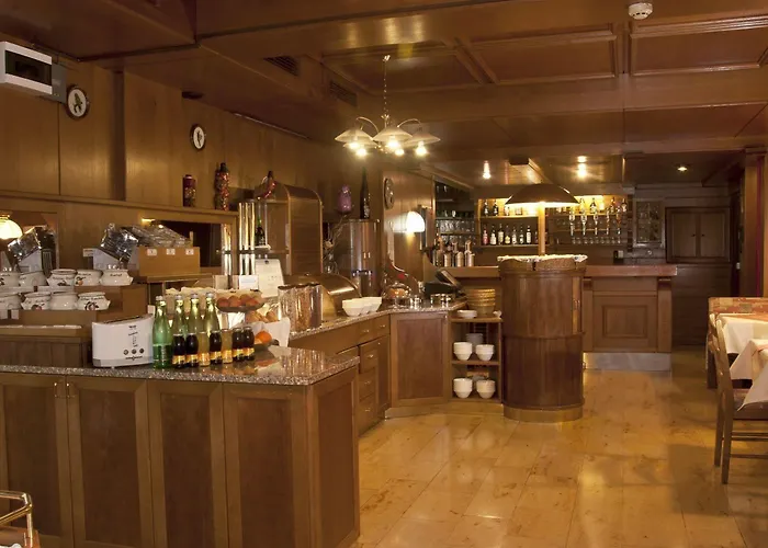 Lenas Hotel 3*